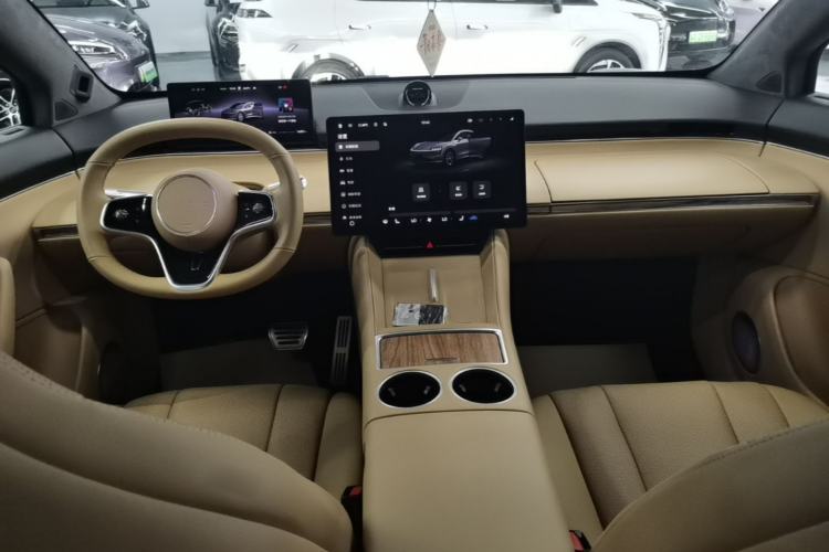 Used Hima Luxeed R7 2024 All-Electric 736 km Ultra Center Console