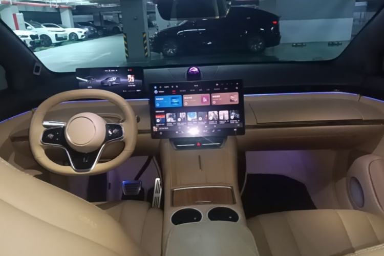 Used Hima Luxeed R7 2024 All-Electric 736 km Ultra Center Console