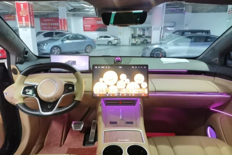 Used Hima Luxeed R7 2024 All-Electric 802 km Max Center Console