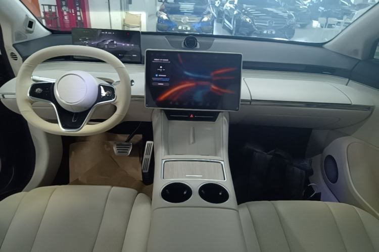 Used Hima Luxeed R7 2024 All-Electric 802 km Max Center Console