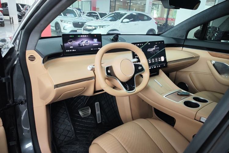 Used Hima Luxeed R7 2024 All-Electric 802 km Max Center Console