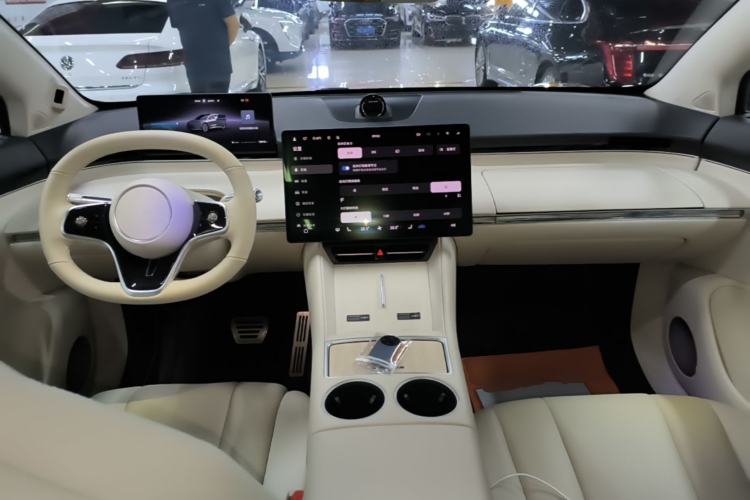 Used Hima Luxeed R7 2024 All-Electric 802 km Max Center Console