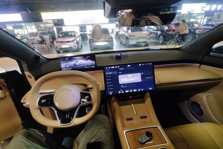 Used Hima Luxeed R7 2024 All-Electric 802 km Max Center Console