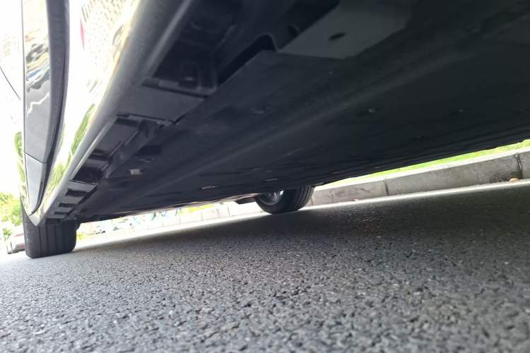 Used Hima Luxeed R7 2024 All-Electric 667 km Max Chassis Rear Left