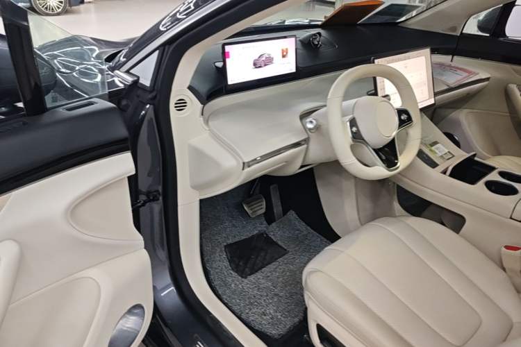 Used Hima Luxeed R7 2024 All-Electric 667 km Max Driver Seat