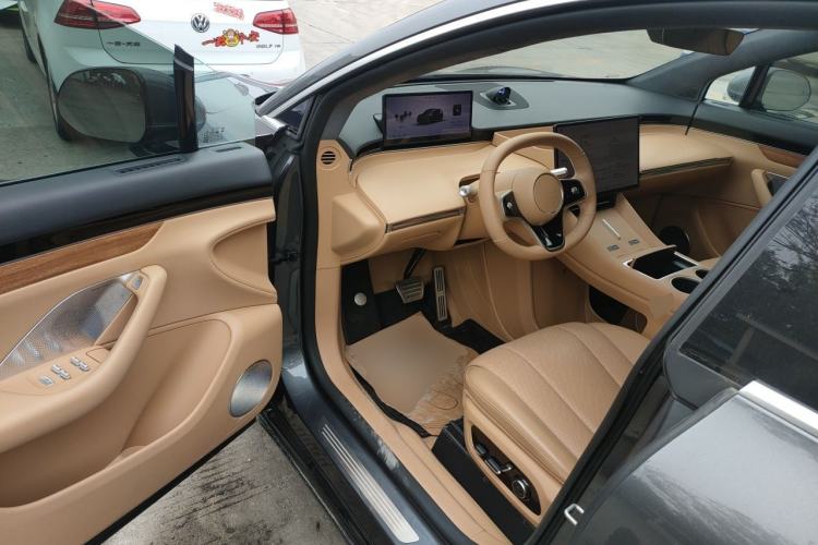 Used Hima Luxeed R7 2024 All-Electric 802 km Max Driver Seat