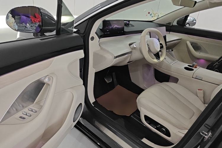Used Hima Luxeed R7 2024 All-Electric 802 km Max Driver Seat