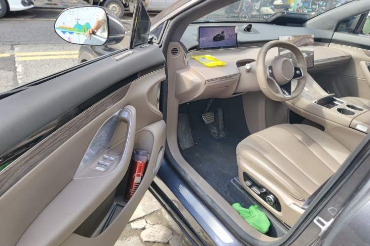 Used Hima Luxeed R7 2024 All-Electric 802 km Max Driver Seat