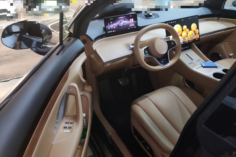 Used Hima Luxeed R7 2024 All-Electric 667 km Max Driver Seat