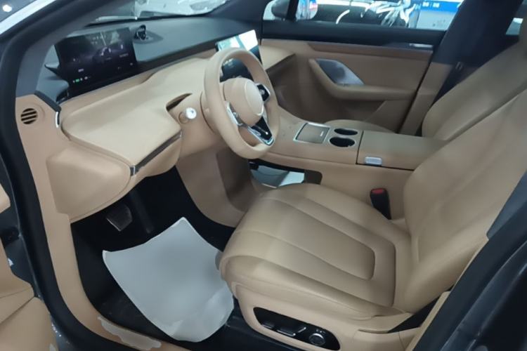 Used Hima Luxeed R7 2024 All-Electric 667 km Max Driver Seat