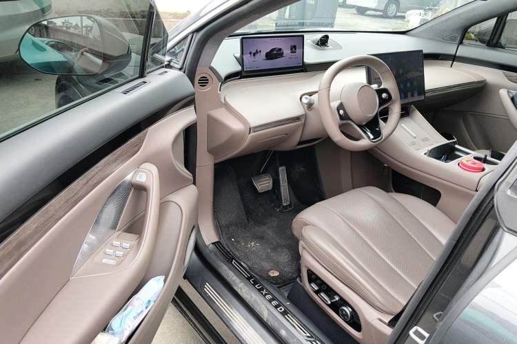 Used Hima Luxeed R7 2024 All-Electric 802 km Max Driver Seat