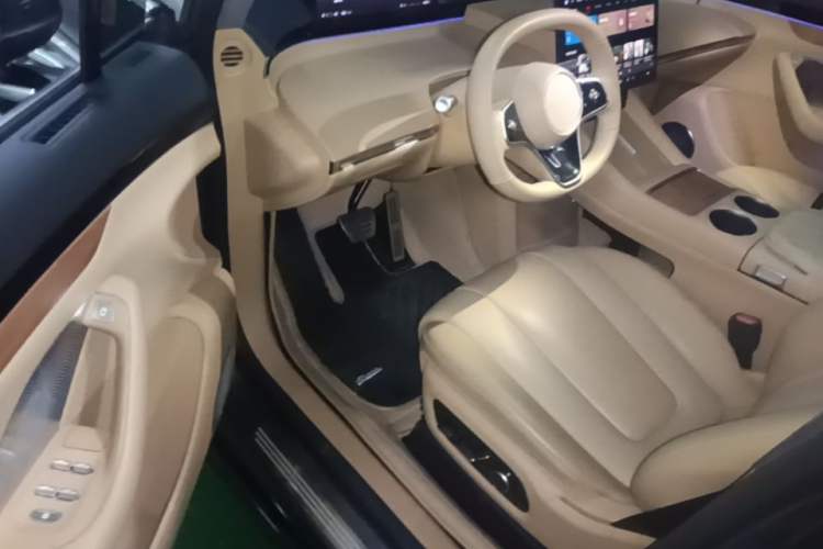 Used Hima Luxeed R7 2024 All-Electric 736 km Ultra Driver Seat