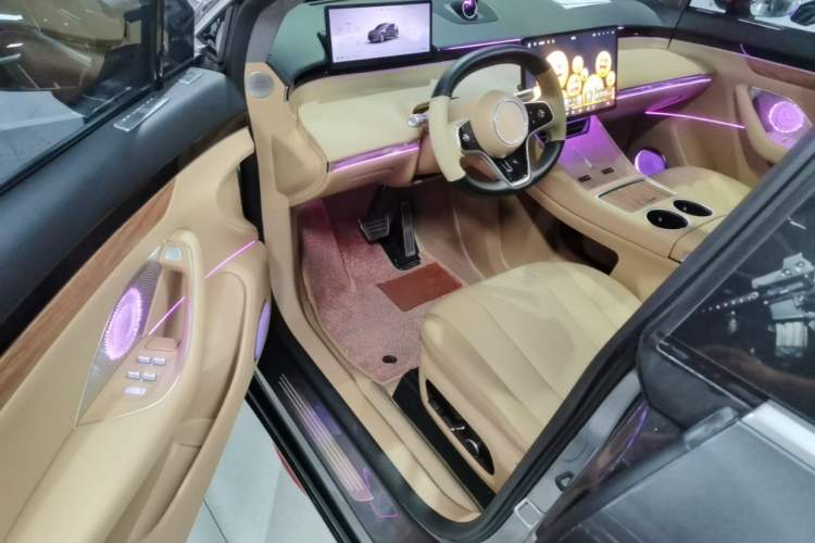 Used Hima Luxeed R7 2024 All-Electric 802 km Max Driver Seat