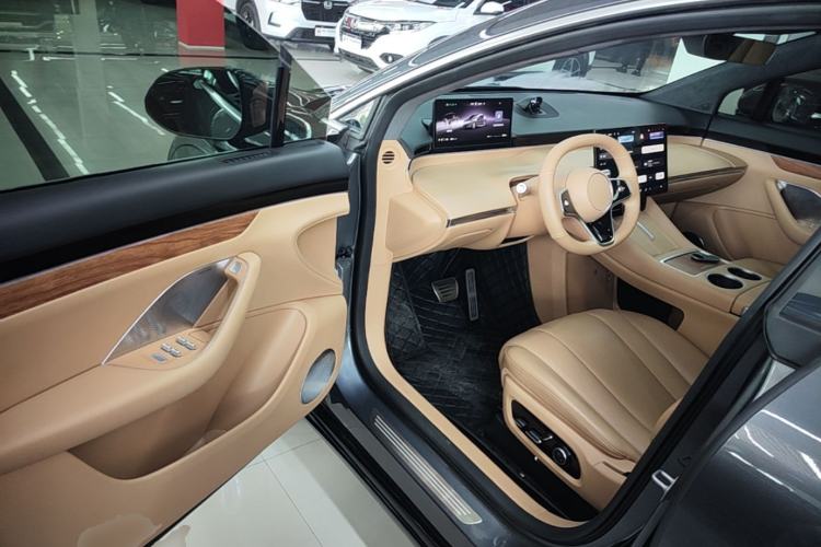 Used Hima Luxeed R7 2024 All-Electric 802 km Max Driver Seat