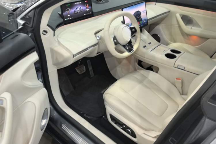 Used Hima Luxeed R7 2024 All-Electric 802 km Max Driver Seat