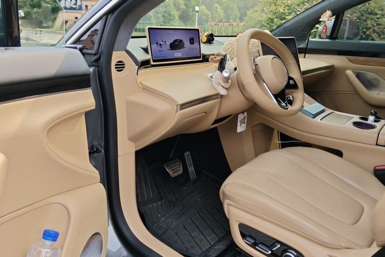 Used Hima Luxeed R7 2024 All-Electric 802 km Max Driver Seat