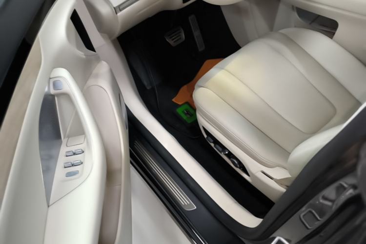 Used Hima Luxeed R7 2024 All-Electric 802 km Max Driver Seat