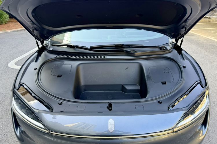 Used Hima Luxeed R7 2024 All-Electric 802 km Max Engine Bay