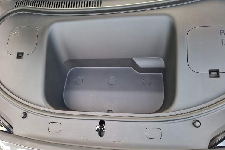 Used Hima Luxeed R7 2024 All-Electric 667 km Max Engine Bay