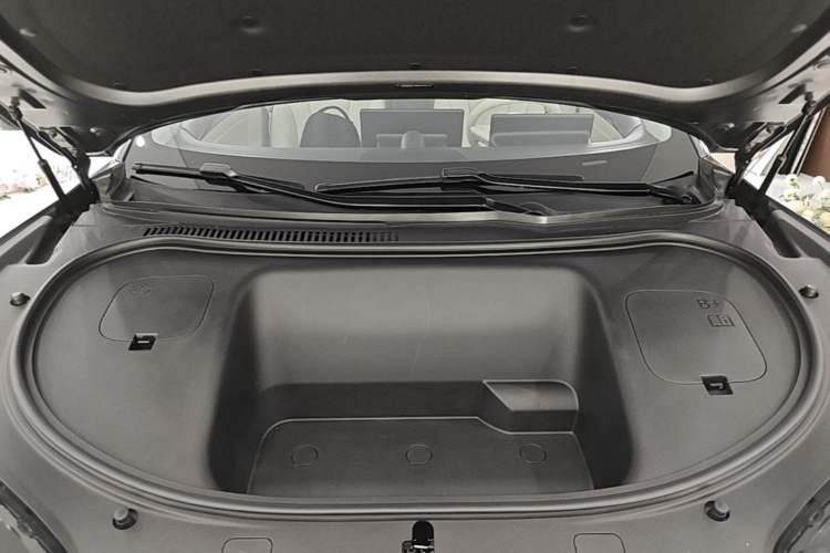 Used Hima Luxeed R7 2024 All-Electric 802 km Max Engine Bay