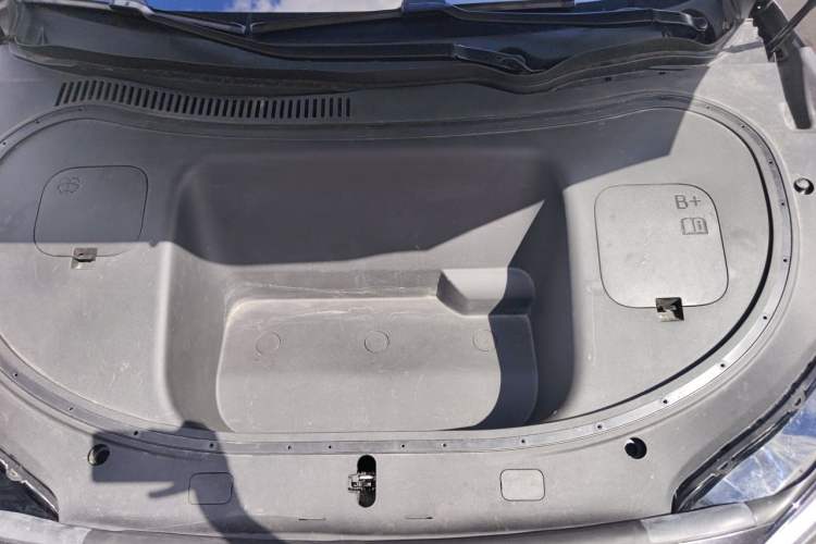 Used Hima Luxeed R7 2024 All-Electric 802 km Max Engine Bay
