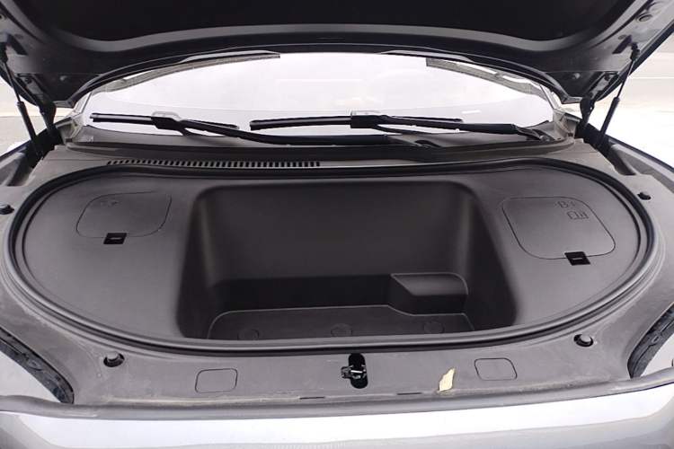 Used Hima Luxeed R7 2024 All-Electric 802 km Max Engine Bay