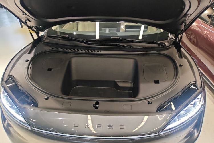 Used Hima Luxeed R7 2024 All-Electric 802 km Max Engine Bay