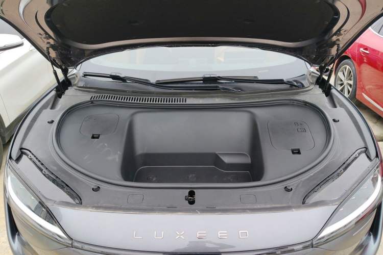 Used Hima Luxeed R7 2024 All-Electric 667 km Max Engine Bay