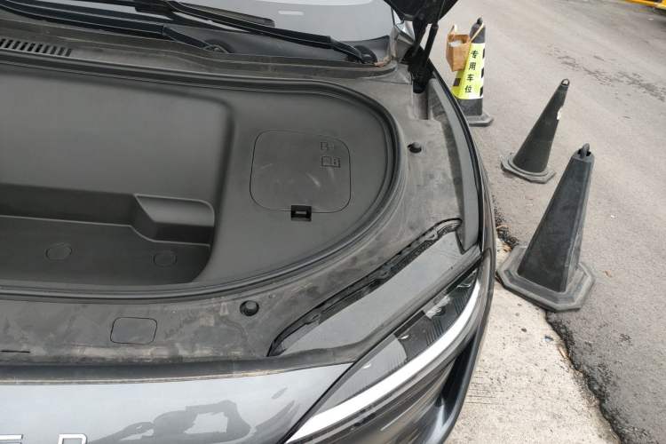 Used Hima Luxeed R7 2024 All-Electric 802 km Max Engine Bay Left