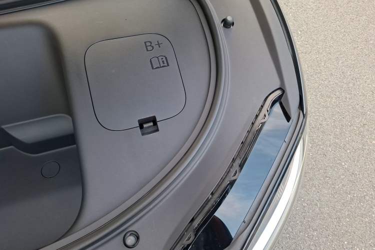 Used Hima Luxeed R7 2024 All-Electric 667 km Max Engine Bay Left