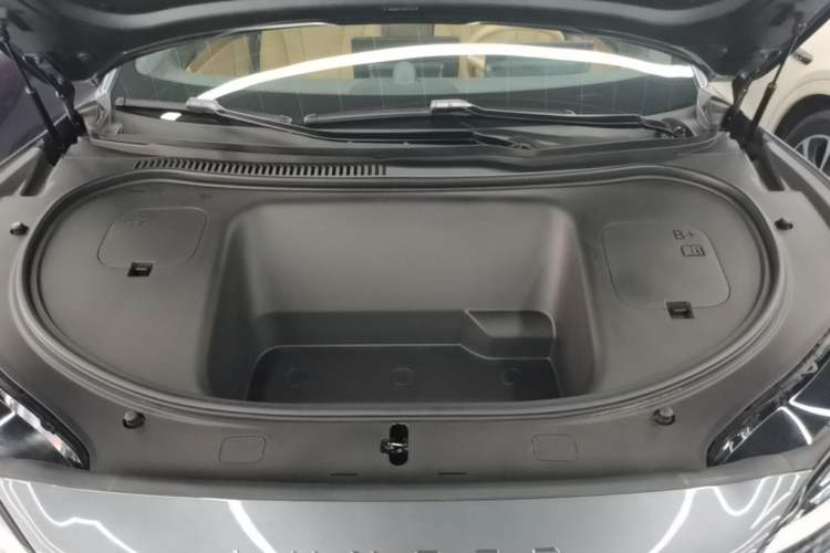 Used Hima Luxeed R7 2024 All-Electric 736 km Ultra Engine Bay