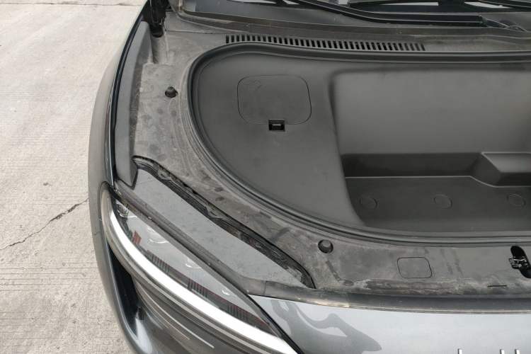 Used Hima Luxeed R7 2024 All-Electric 802 km Max Engine Bay Right