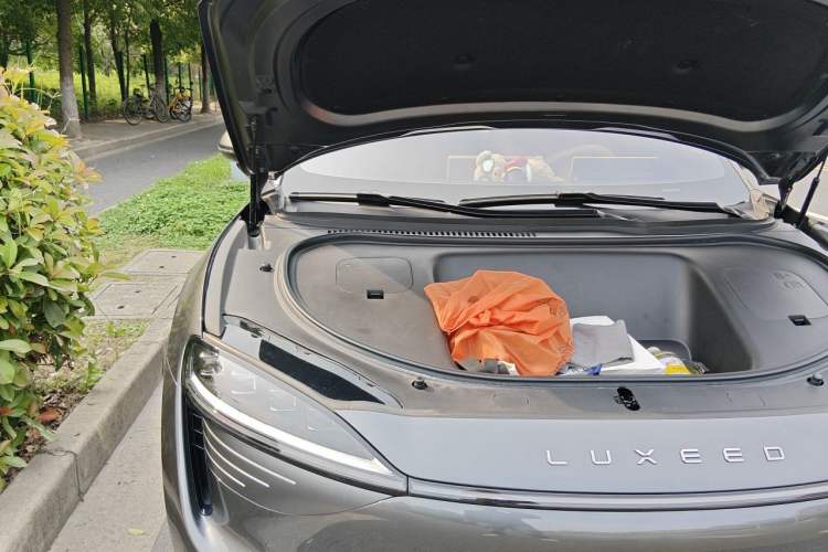 Used Hima Luxeed R7 2024 All-Electric 802 km Max Engine Bay Right