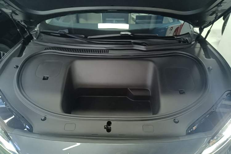 Used Hima Luxeed R7 2024 All-Electric 802 km Max Engine Bay