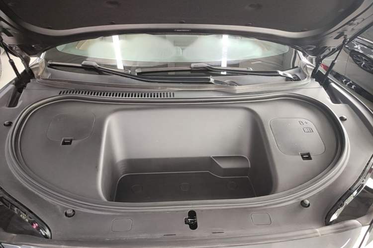 Used Hima Luxeed R7 2024 All-Electric 802 km Max Engine Bay