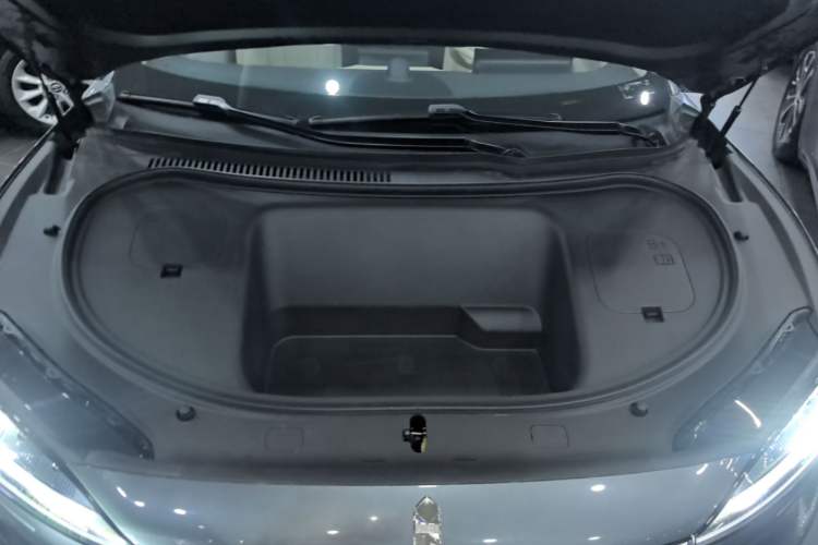 Used Hima Luxeed R7 2024 All-Electric 802 km Max Engine Bay