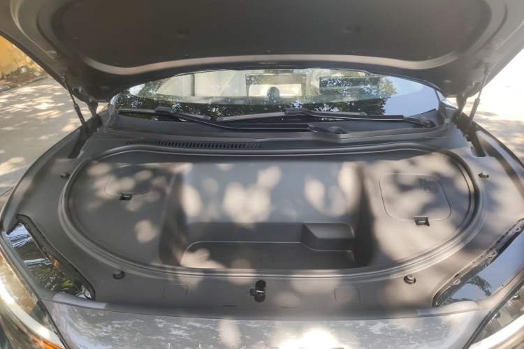 Used Hima Luxeed R7 2024 All-Electric 802 km Max Engine Bay