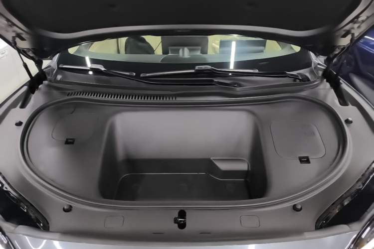 Used Hima Luxeed R7 2024 All-Electric 802 km Max Engine Bay