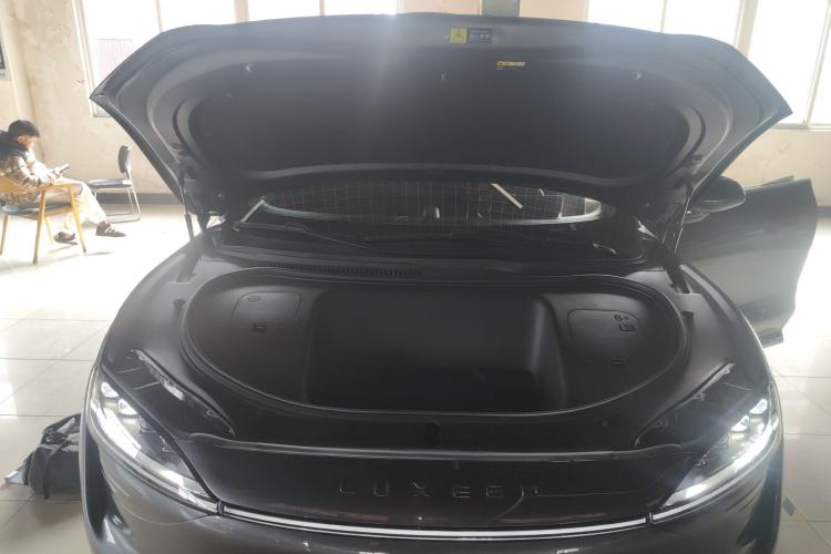 Used Hima Luxeed R7 2024 All-Electric 802 km Max Engine Bay
