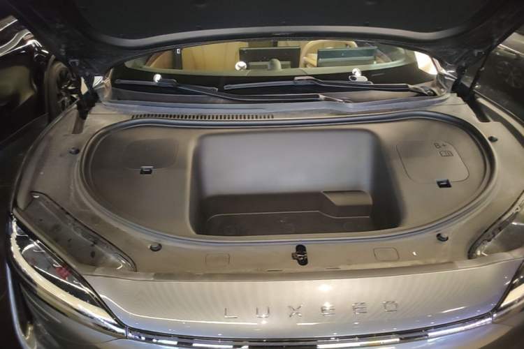 Used Hima Luxeed R7 2024 All-Electric 802 km Max Engine Bay