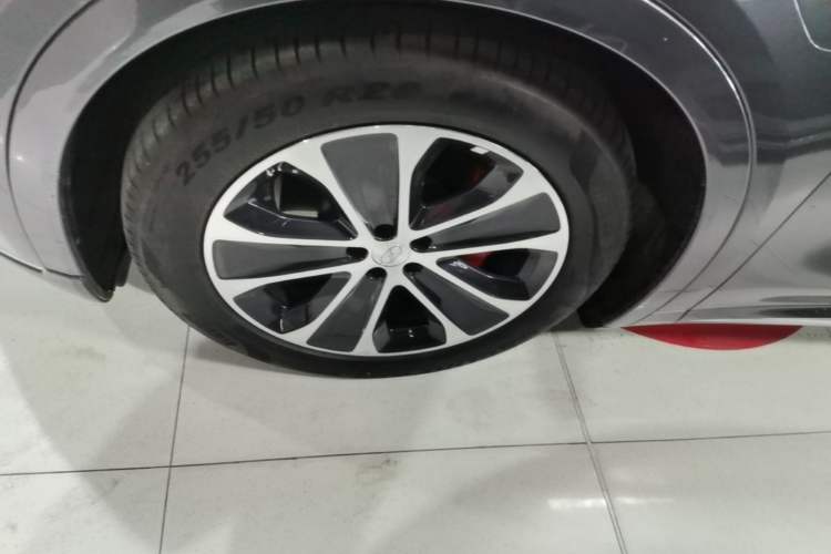 Used Hima Luxeed R7 2024 All-Electric 802 km Max Exterior 1