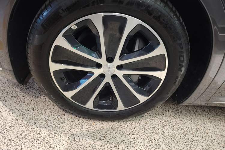 Used Hima Luxeed R7 2024 All-Electric 802 km Max Exterior 2