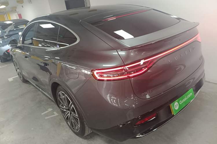 Used Hima Luxeed R7 2024 All-Electric 802 km Max Exterior 2