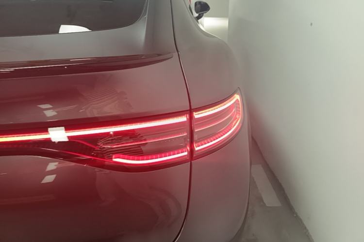 Used Hima Luxeed R7 2024 All-Electric 802 km Max Exterior 3
