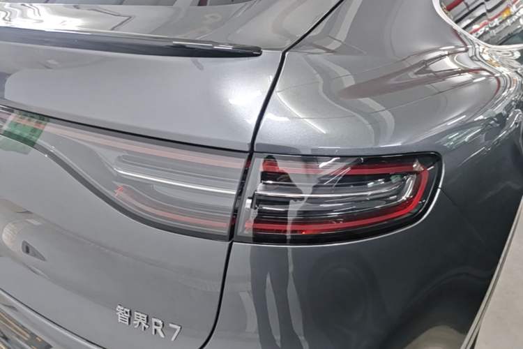 Used Hima Luxeed R7 2024 All-Electric 802 km Max Exterior 3
