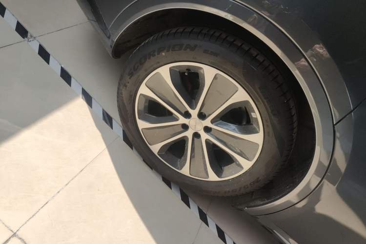Used Hima Luxeed R7 2024 All-Electric 802 km Max Exterior 4
