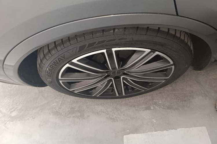 Used Hima Luxeed R7 2024 All-Electric 802 km Max Exterior 5