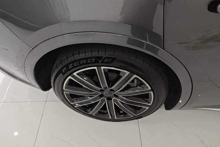 Used Hima Luxeed R7 2024 All-Electric 802 km Max Exterior 5