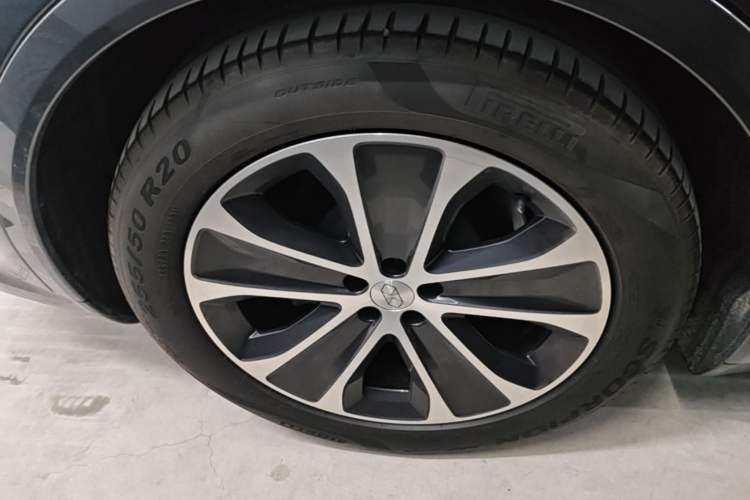 Used Hima Luxeed R7 2024 All-Electric 802 km Max Exterior 5