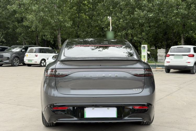 Used Hima Luxeed R7 2024 All-Electric 802 km Max Exterior 7